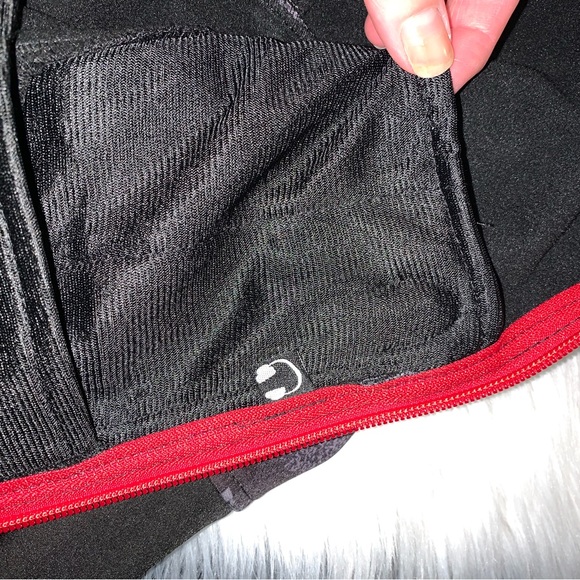 Snozu performance hooded zip front jacket. XS/5-6. Virtually New! - Picture 6 of 10